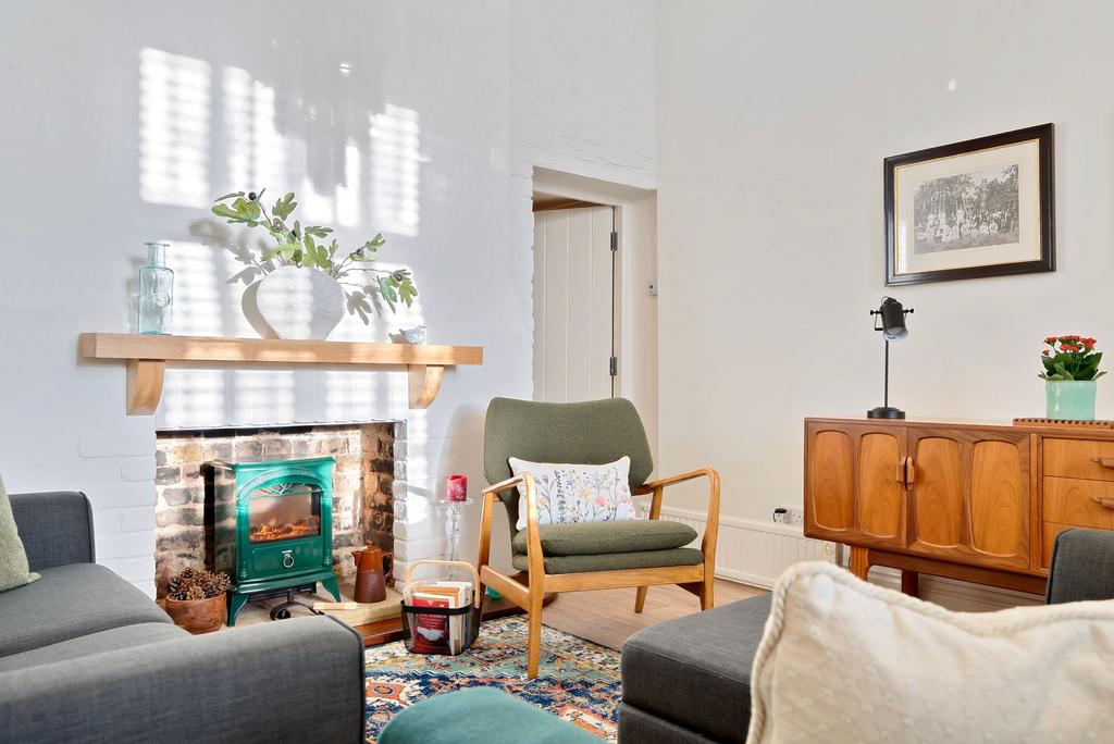 Living Area (2)