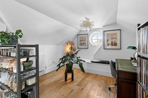 2 bedroom apartment for sale, Carfax, Horsham, RH12