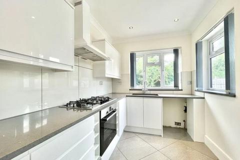 4 bedroom semi-detached house to rent, Saddlescombe Way, London