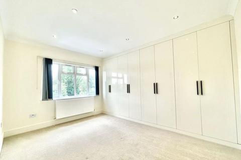 4 bedroom semi-detached house to rent, Saddlescombe Way, London