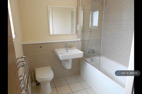 2 bedroom flat to rent, Manchester Street, Manchester, M16