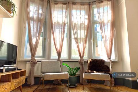 2 bedroom flat to rent, Gray's Inn Road, London, WC1X