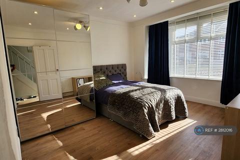 1 bedroom in a house share to rent, Manton Road, London, SE2