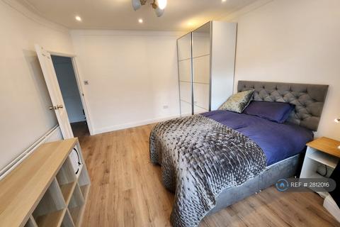 1 bedroom in a house share to rent, Manton Road, London, SE2