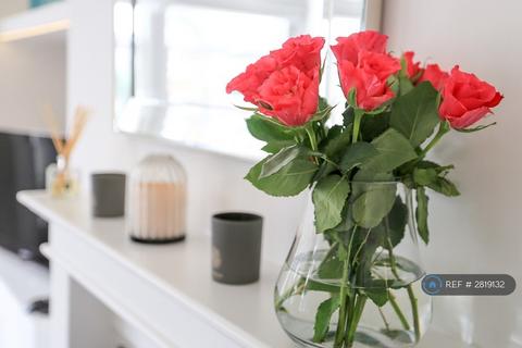 2 bedroom flat to rent, Saltram Crescent, London, W9