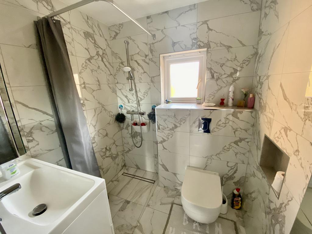 Shower room dowsnview