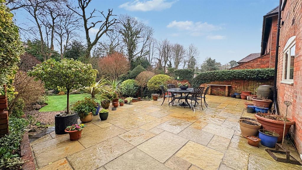 Patio/Rear Garden