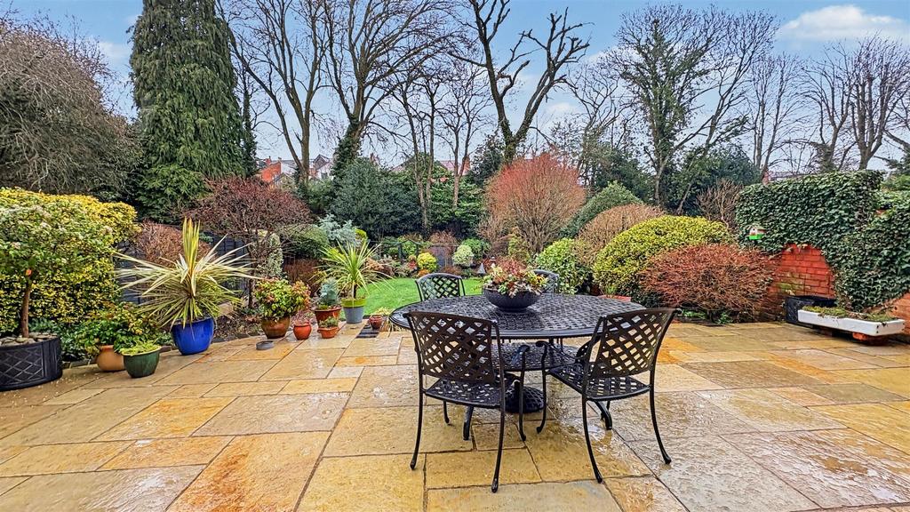 Patio/Rear Garden