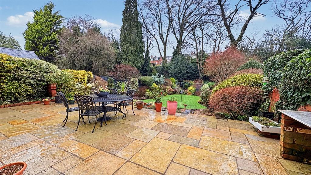 Patio/Rear Garden