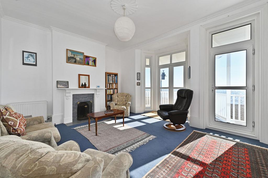 Second Lounge/Bedroom