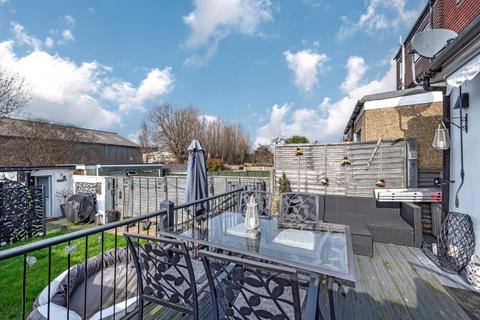 3 bedroom house for sale, Lynmouth Avenue, Morden