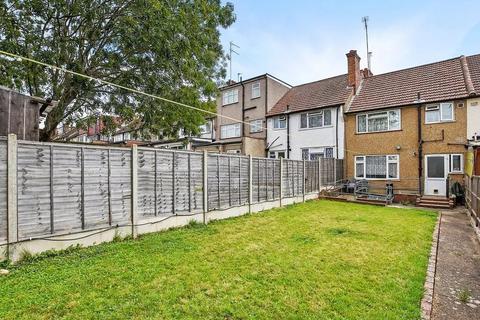 3 bedroom terraced house to rent, Tadworth Road, London NW2