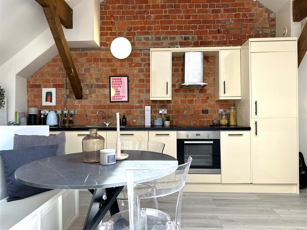 Modern Fitted Kitchen 219