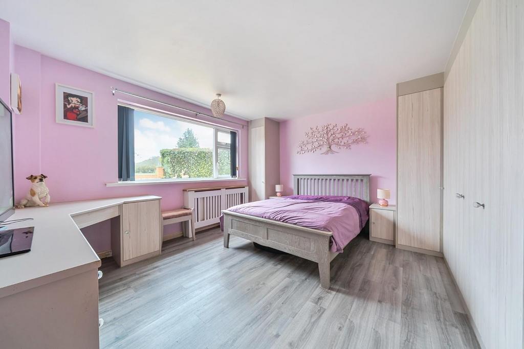 MASTER BEDROOM.jpg