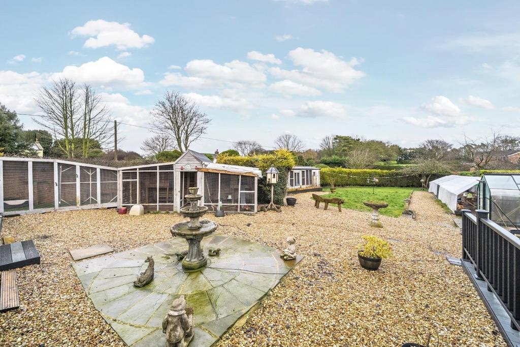 REAR GARDEN.jpg