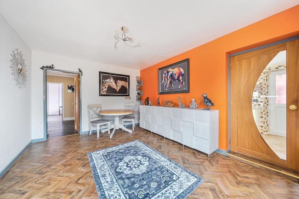 DINING ROOM.jpg