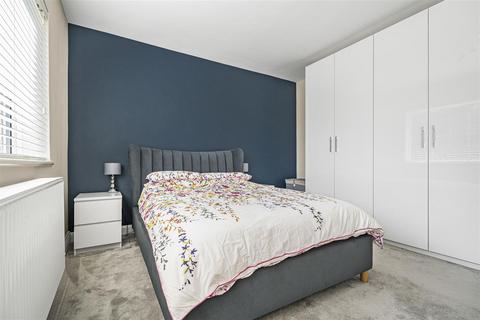 2 bedroom flat for sale, Maplin Close, Winchmore Hill, N21