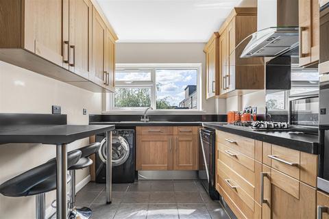 2 bedroom flat for sale, Maplin Close, Winchmore Hill, N21