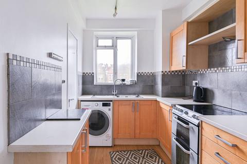 2 bedroom flat for sale, Hopton Road, Streatham Common, London, SW16