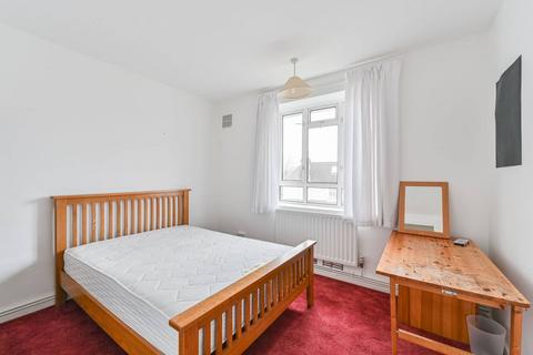 2 bedroom flat for sale, Hopton Road, Streatham Common, London, SW16