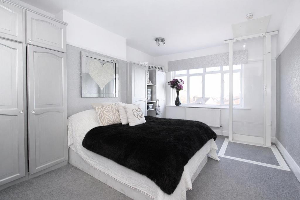 Bed 2.jpg