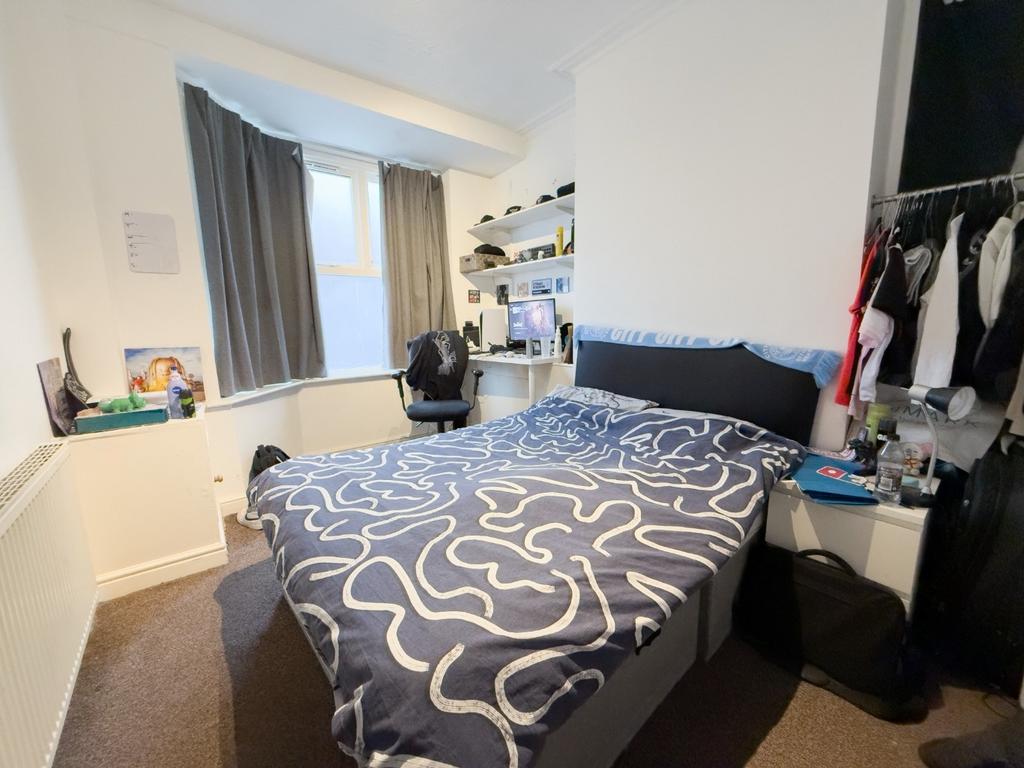 Bright double room with study area and shelving...