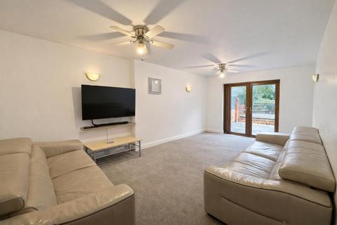 1 bedroom in a house share to rent, Chairborough Road, High Wycombe