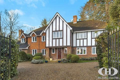 6 bedroom detached house for sale, South Park Drive, Gerrards Cross