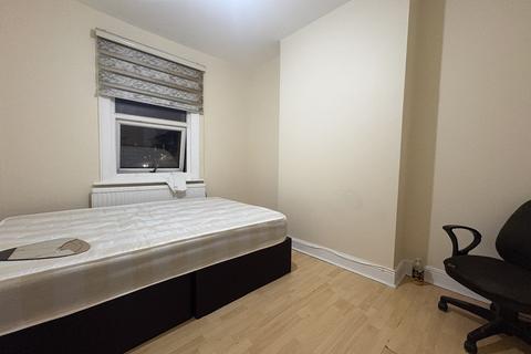 House share to rent, Shrubbery Road, London N9