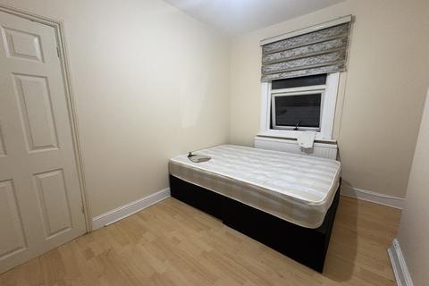 House share to rent, Shrubbery Road, London N9