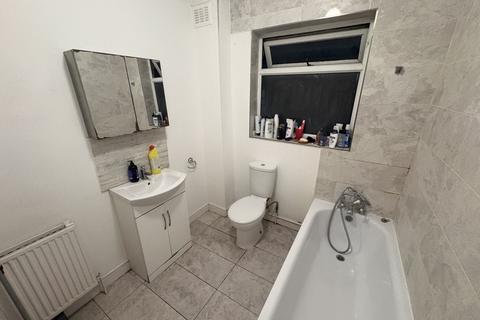 House share to rent, Shrubbery Road, London N9