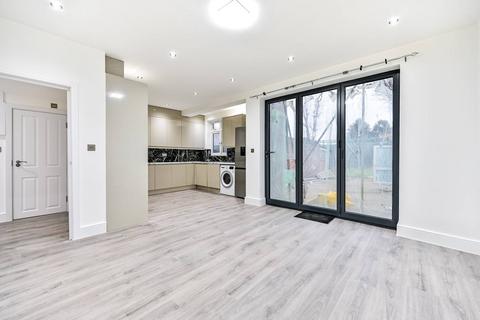 4 bedroom semi-detached house to rent, Spencer Road, Isleworth, TW7