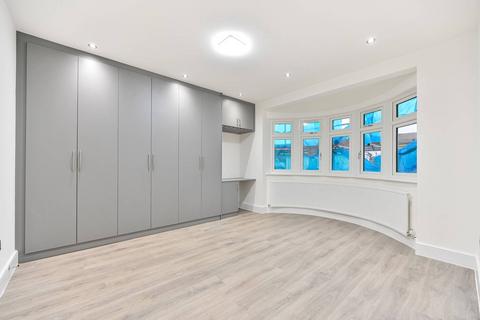 4 bedroom semi-detached house to rent, Spencer Road, Isleworth, TW7