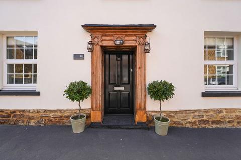 3 bedroom character property for sale, High Street, West Northamptonshire NN6