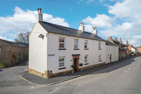 3 bedroom character property for sale, High Street, West Northamptonshire NN6