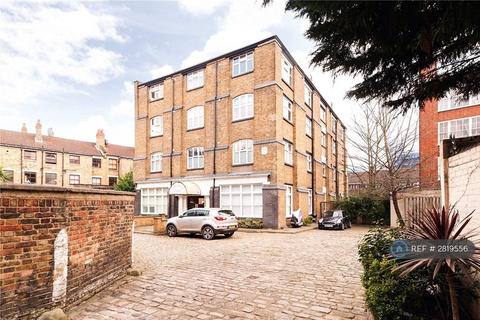 undefined, Adelina Grove, London, E1