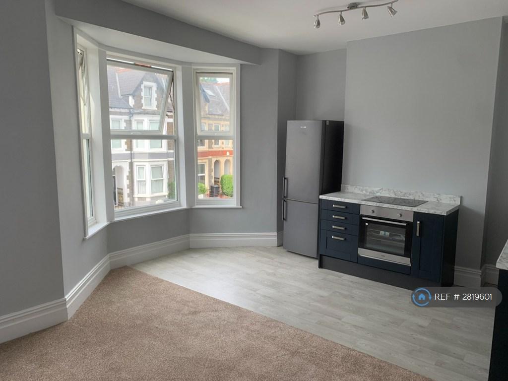 Kitchen / Lounge