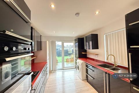 3 bedroom semi-detached house to rent, Sycamore Road, Nottingham, NG10