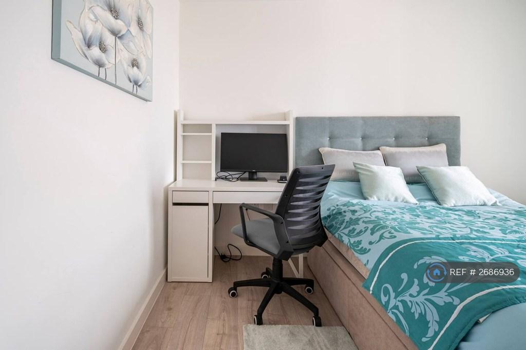 Ensuite Bedroom (1)