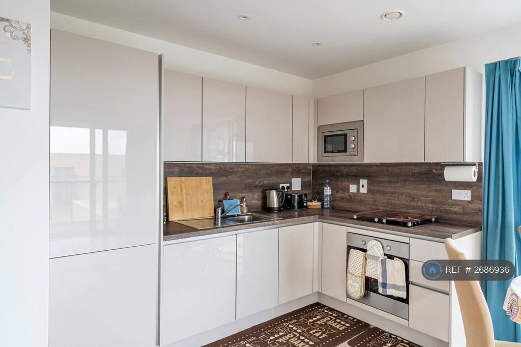 Living Room / Kitchen (5)
