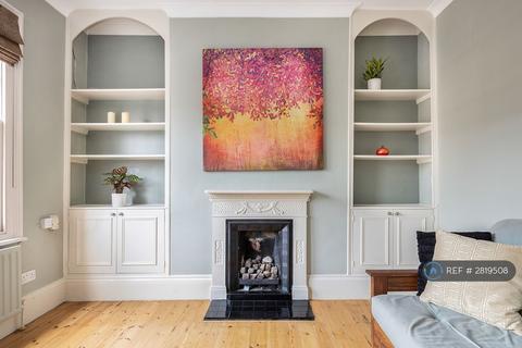 2 bedroom flat to rent, Queenstown Road, London, SW8