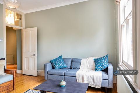 2 bedroom flat to rent, Queenstown Road, London, SW8