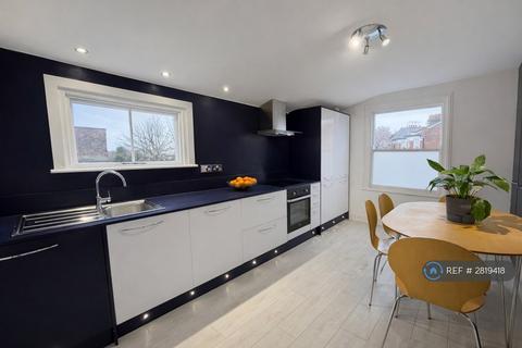 3 bedroom maisonette to rent, Whittington Road, London, N22