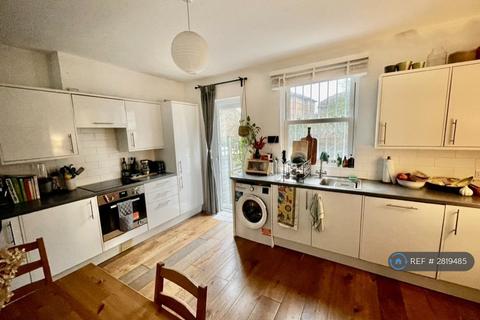 undefined, Queen Elizabeth Road, London, E17