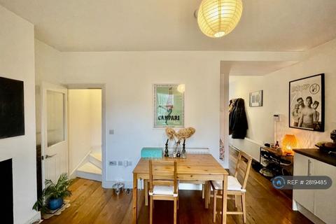 undefined, Queen Elizabeth Road, London, E17