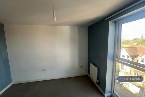 2 bedroom flat to rent, Upton Place, Watford, WD18