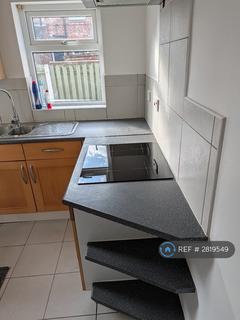 2 bedroom terraced house to rent, Westminster Avenue, Stockport, SK5
