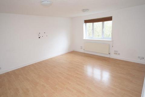 2 bedroom apartment to rent, Acer Avenue, Hayes