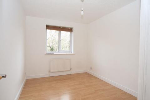 2 bedroom apartment to rent, Acer Avenue, Hayes