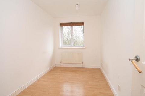 2 bedroom apartment to rent, Acer Avenue, Hayes
